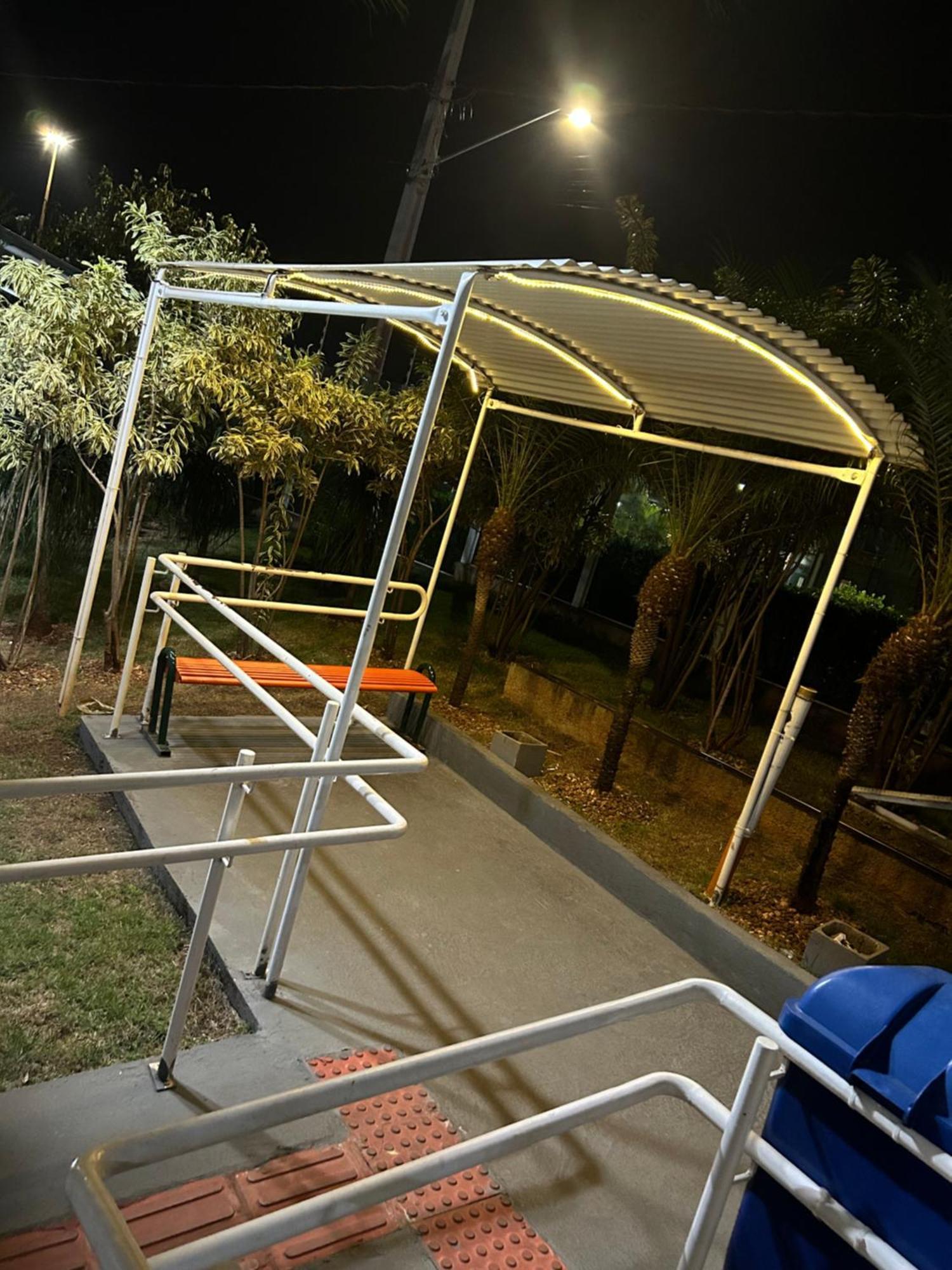 Ap Completo Vista Para Rua Arcond Wifi Piscina Londrina Luaran gambar